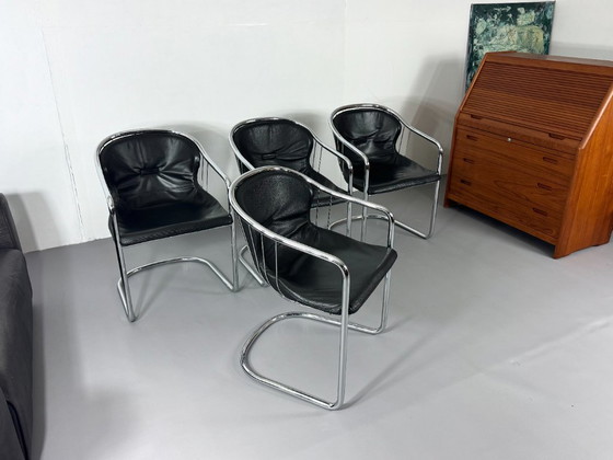 Quatre Chaises Cantilever, Noires, Fasem, Chaises de salle à manger, Cuir, Chrome, Vintage (photo 5 sur 11)
