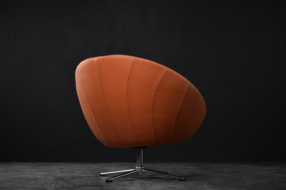Image 1 of Fauteuil pivotant orange de style scandinave moderne vintage des années 1960