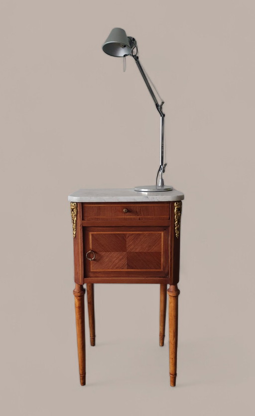 Bijzettafel in Louis XVI-stijl met marqueterie - Marmeren blad en verguld bronzen decoraties