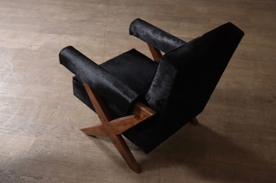 Par de sillones Pierre Jeanneret con patas en forma de X, Chandigarh, década de 1960. – Leather, Vintage (photo 12 of 16)