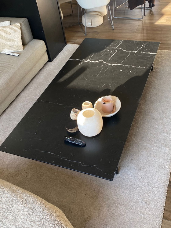 Image 1 of Gezoet marmeren salontafel van B&B Italia