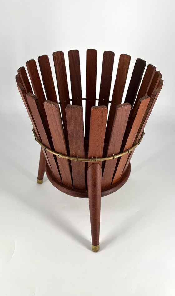 Image 1 of Maceta, jardinera de teca de latón de mediados de siglo Dinamarca