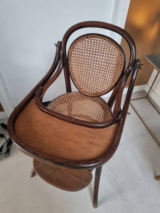 Antica sedia per bambini Thonet