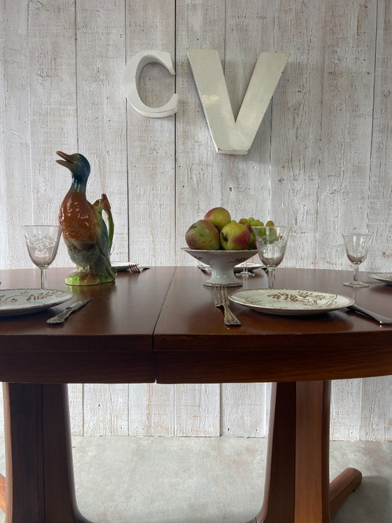 Image 1 of Extendable oval table 240cm (160cm)x 100cm