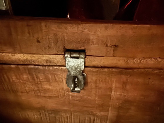 Image 1 of Antiker Hochzeitsschrank aus Rajasthan (Indien) – handgeschnitzter Barschrank mit Spiegeln