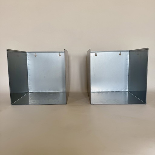 Coppia di mensole anni '70 in acciaio inox spazzolato