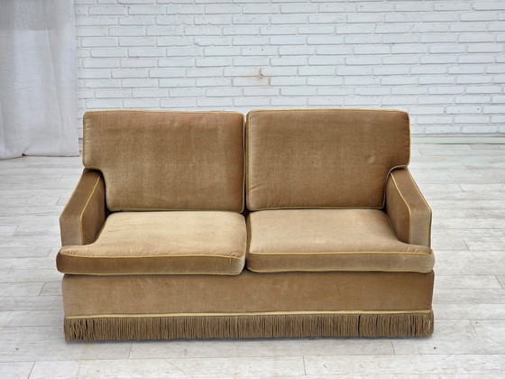 Image 1 of Deense tweezitsbank uit de jaren 70, bekleed met honinggeel meubelvelours.