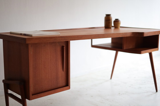 Image 1 of Escritorio danés de mediados de siglo (bajo)