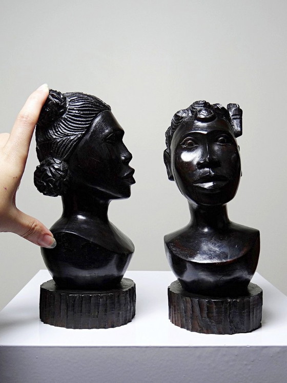 Image 1 of Couple de bustes Malgaches bois exotique foncé sculpté artisanat années 40-70