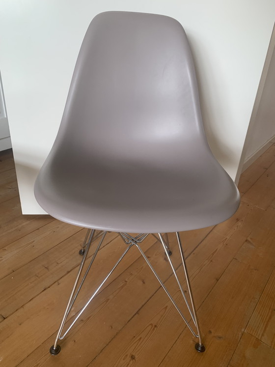 Image 1 of Chaise Vitra Eames couleur 25 - 2 pièces