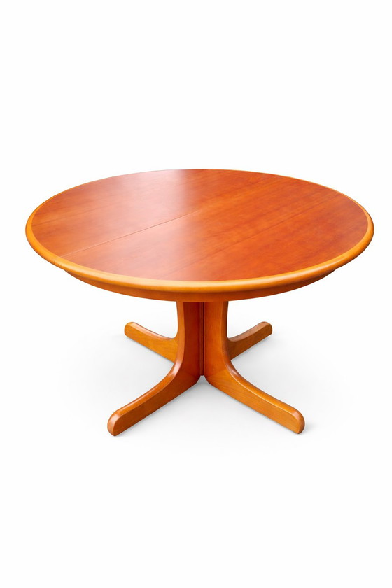 Image 1 of Extendable round to oval dining table
