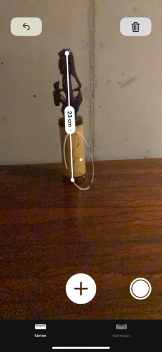 Image 1 of Scatola per medicinali Batak d'epoca – bambù con figura intagliata, Sumatra (XX secolo)