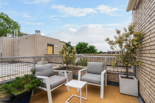 2 white aluminum garden chairs