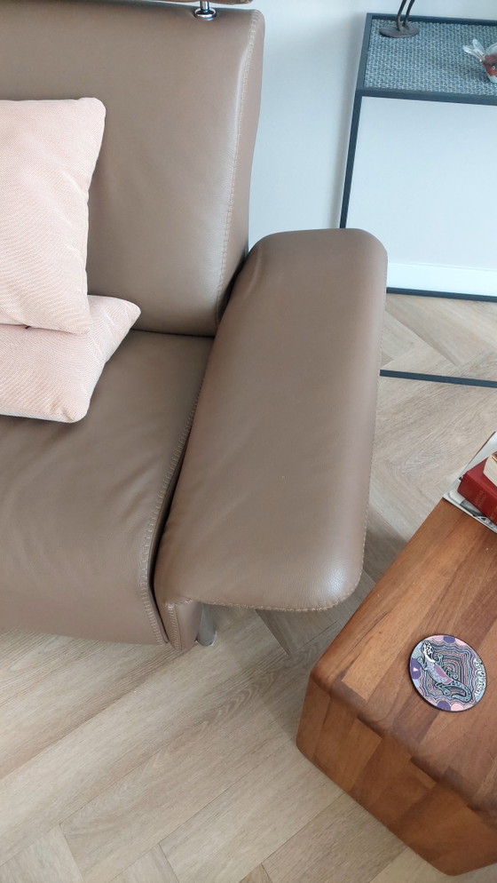 Image 1 of Canapé 3 places en cuir avec pouf
