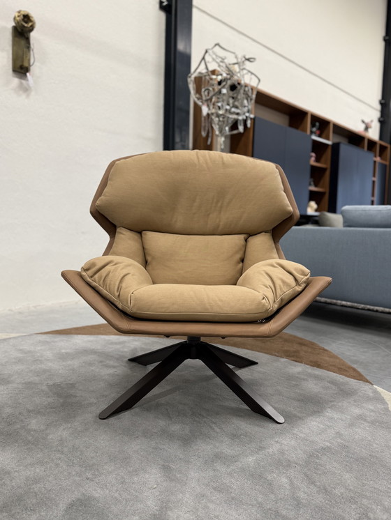 Image 1 of Moroso Clarissa Draai Fauteuil Brown Leer Camel Stof
