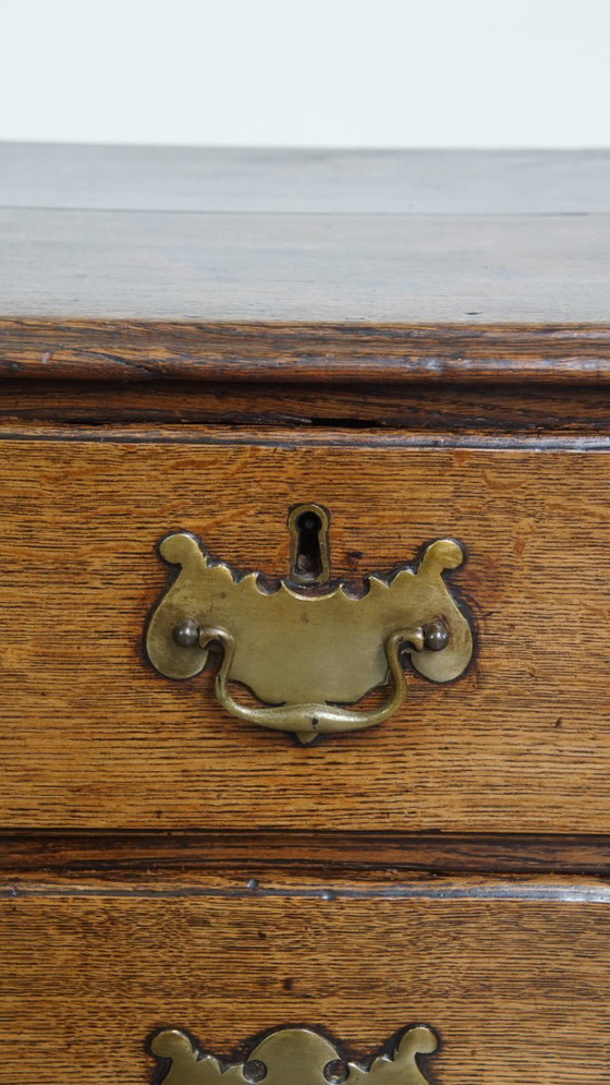 Image 1 of Commode ancienne en chêne anglais du XVIIIe siècle