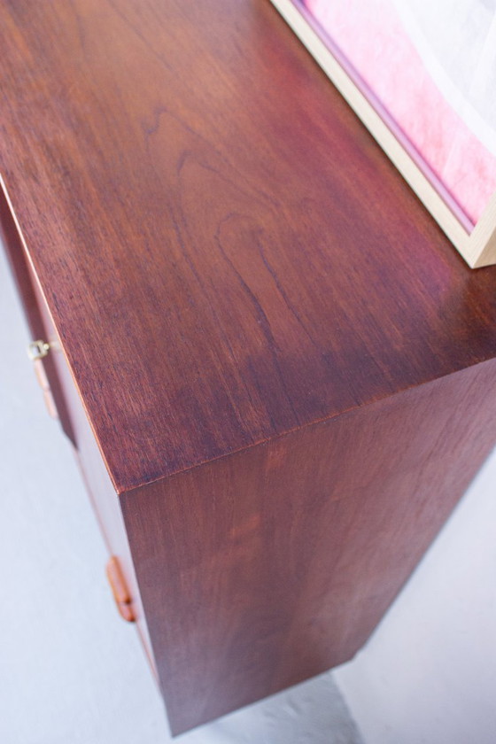 Image 1 of Armadio alto vintage in teak, cassettiera in stile danese di metà secolo.