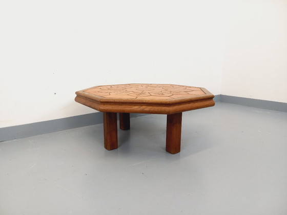 Image 1 of Tavolino ottagonale Barrois con motivi vintage da erbario in legno di rovere e ceramica Vallauris degli anni '60 e '70.