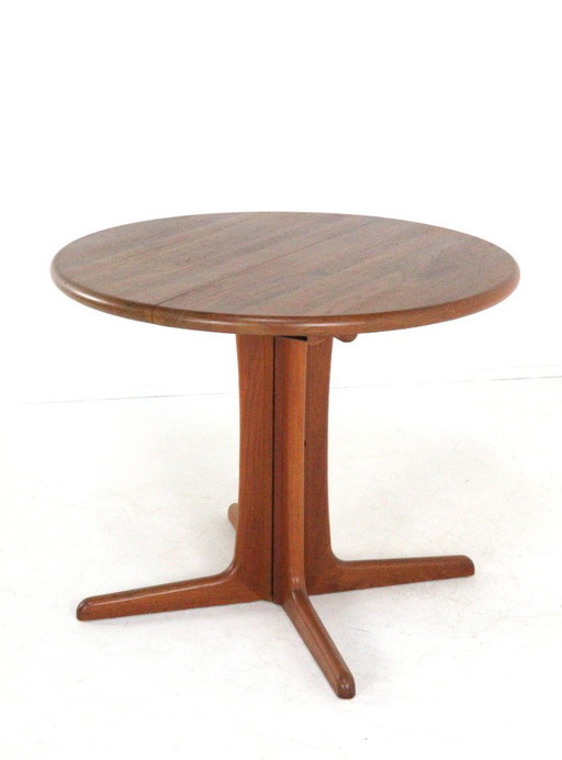 Compact round 1x extendable dining table