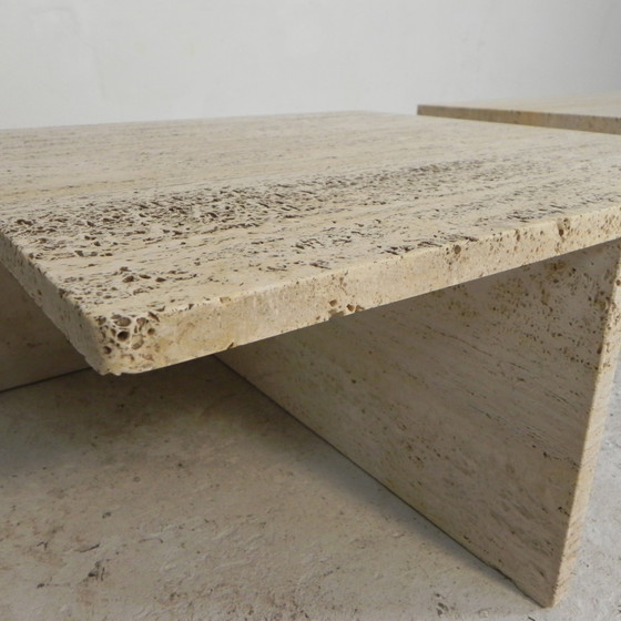 Image 1 of Ensemble de 2 tables basses en travertin, Up and Up, années 1970