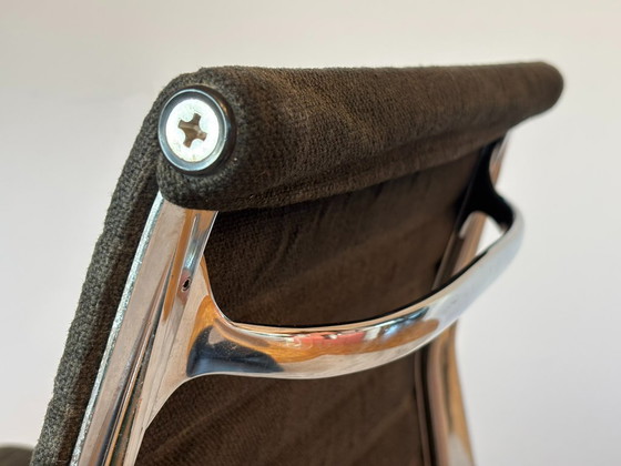 Image 1 of Chaise en aluminium modèle EA 105, conçue par Eames pour Herman Miller, années 1970