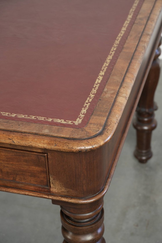 Image 1 of Scrivania/tavolo da biblioteca inglese antico dei primi del XIX secolo con piano in pelle rossa e aspetto elegante.