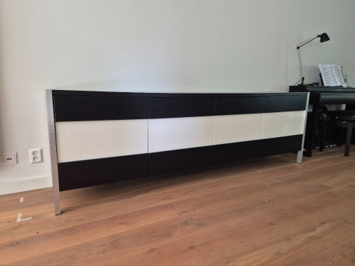 Sideboard in Schwarz und Weiß, 240 x 76,5 x 50 – dressoirs, Metal, Wood