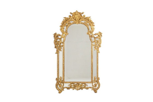 Mayfair. Grand miroir perlé en bois sculpté de style Régence. 20ème siècle.
