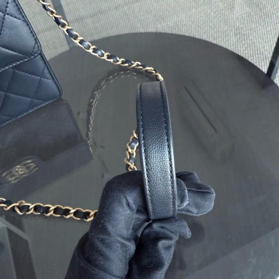 Image 1 of Sac Chanel Mini Flap Chic en agneau perlé noir, finitions dorées, série 28