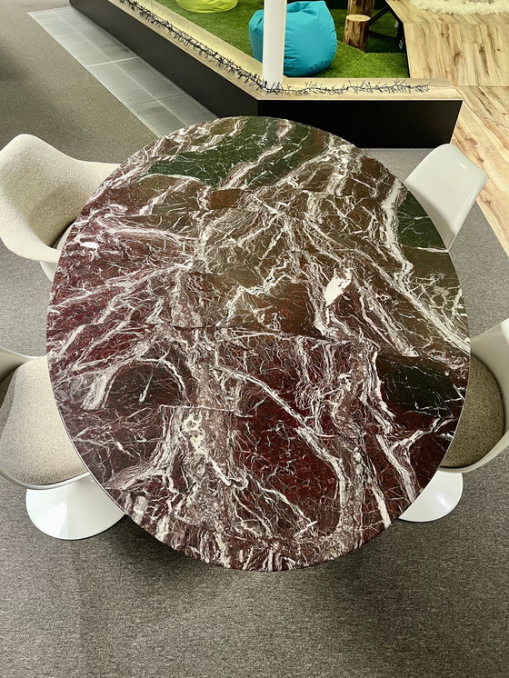 Image 1 of Table tulipe Knoll Saarinen Rosso Rubino