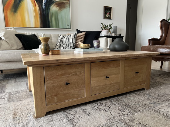 Image 1 of Couchtisch aus Eiche mit Stauraum