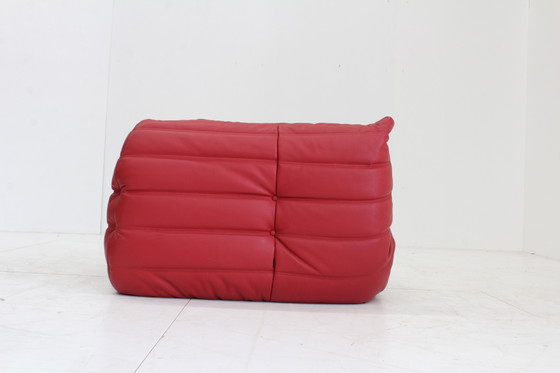 Image 1 of Poltrona angolare Togo in pelle rossa Ligne Roset Michel Ducaroy