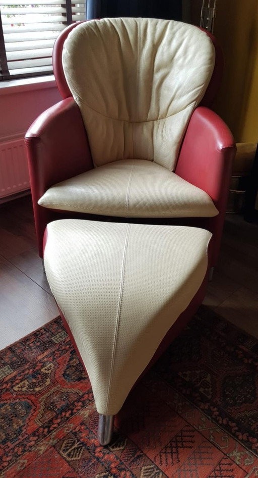 Poltrona Leolux Excalibur in pelle rossa e bianco sporco con poggiapiedi