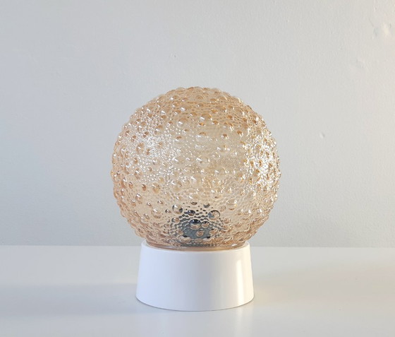 Image 1 of Sfeervolle vintage glazen amberkleurige plafondlamp, art deco lamp met mooi bewerkt bubbel glaSfeervolle vintage glazen amberkle