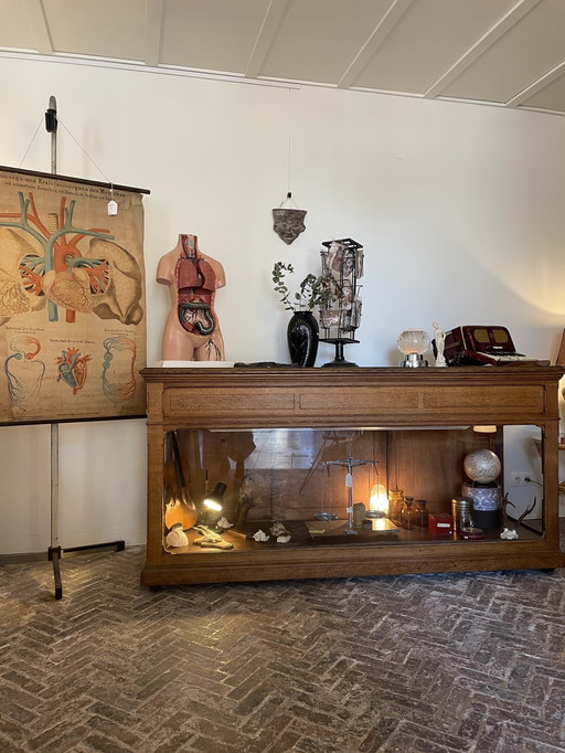 Antique counter