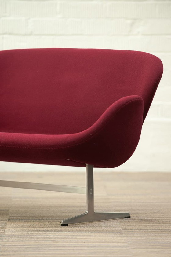 Image 1 of Fritz Hansen Schwanen-Sofa, 2-Sitzer