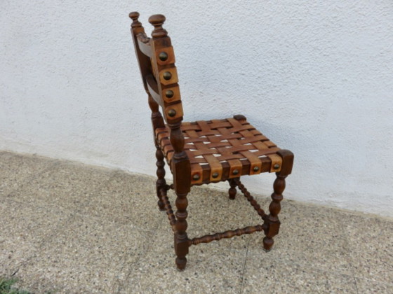 Sedia spagnola in legno massello di quercia e spesse cinghie di cuoio color cognac, anni '30-'40. (photo 9 of 11)