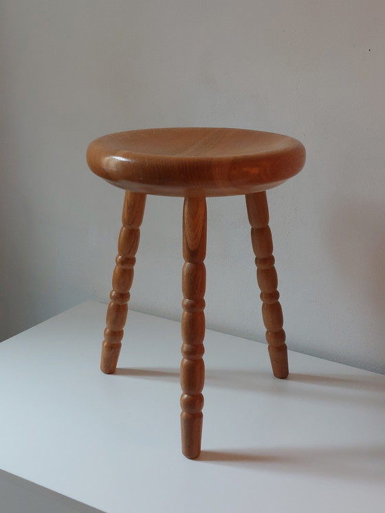 Image 1 of Sgabello vintage in legno di metà secolo, seduta spessa, gambe tornite
