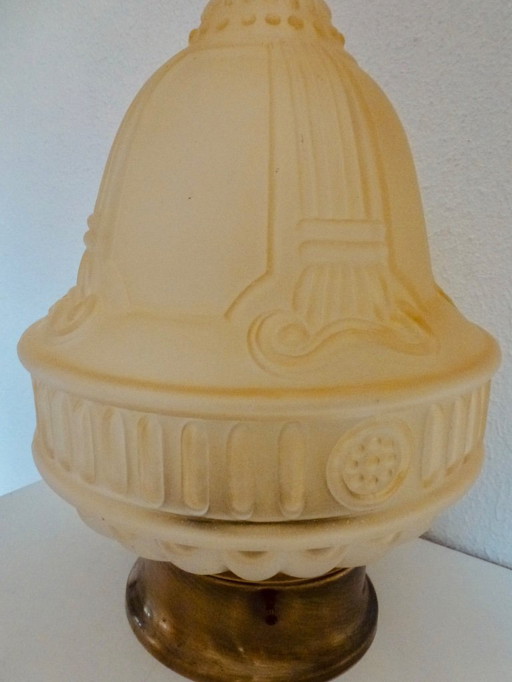 Opalglas-Deckenleuchte im Art-Deco-Stil