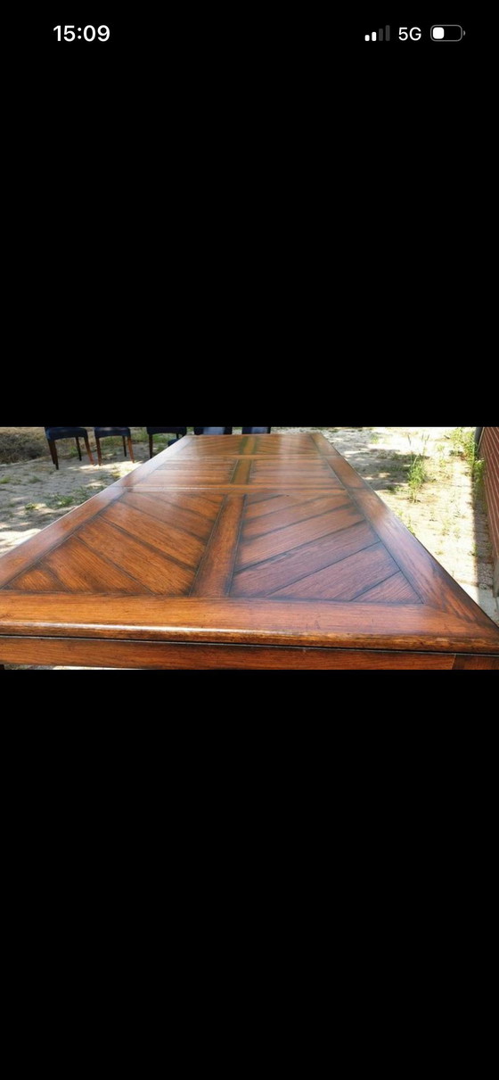 Image 1 of Klassischer ausziehbarer Esstisch aus Eiche