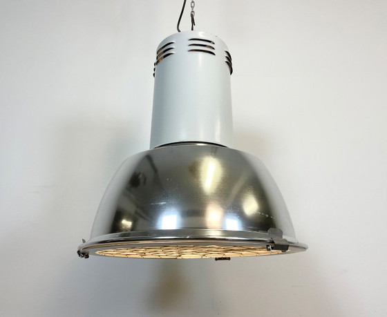 Image 1 of Grande lampada industriale in alluminio con griglia in ferro della Siemens, anni '80