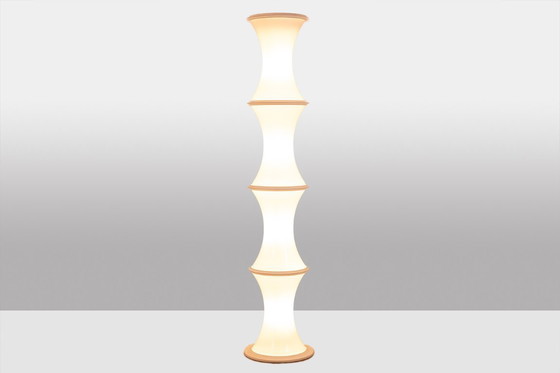 Image 1 of Enrico Tronconi Stehleuchte 'Bambus', aus weißem Opalglas.  70er Jahre.