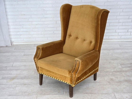 Image 1 of Deense fauteuil met hoge rugleuning uit de jaren 70, bekleed met meubelvelours en voorzien van eikenhouten poten.