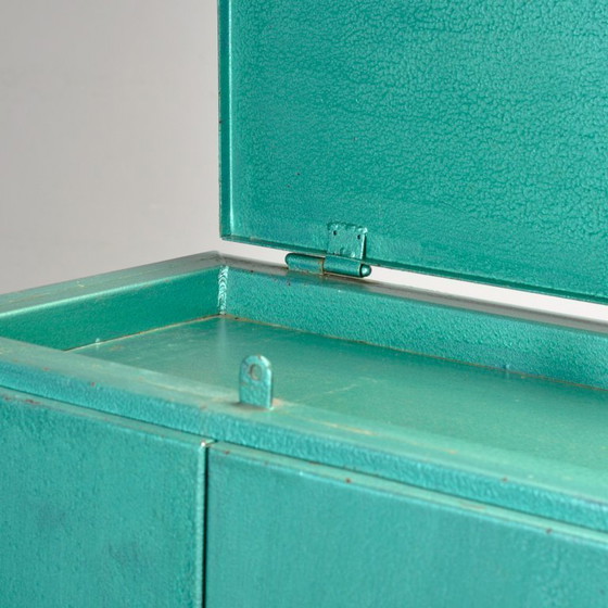 Image 1 of IJzeren industriële kast, jaren 70