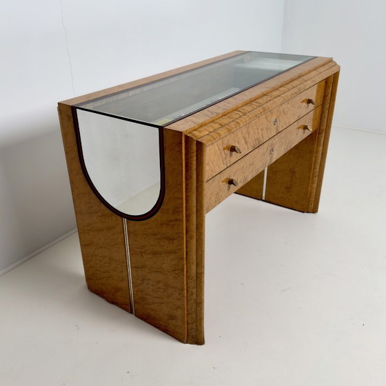 Image 1 of objet de collection représentant un présentoir de magasin Gucci