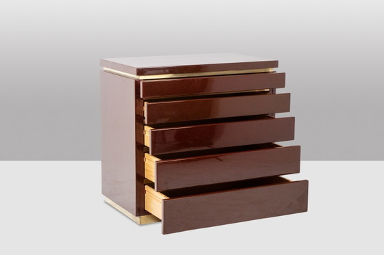 Jean-Claude Mahey. Ladekast van gelakt hout. Jaren 70-80. – Ladekasten, Wood, Brass (photo 3 of 8)