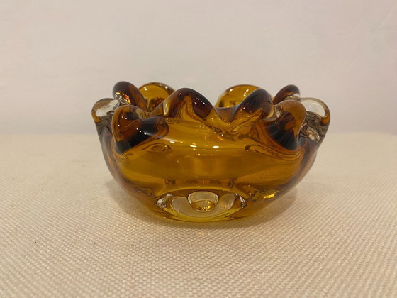 Vintage Tsjechische Boheemse asbak van amberkleurig glas – jaren 70 – Decoratieve objecten (photo 3 of 11)