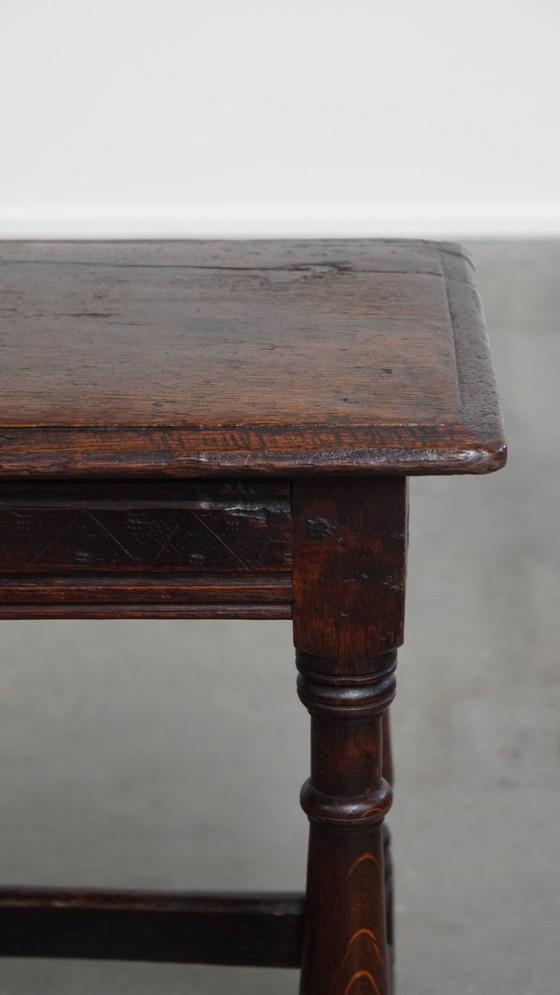 Image 1 of Antiker englischer Eichenschemel/ Hocker/ Beistelltisch aus dem 17.