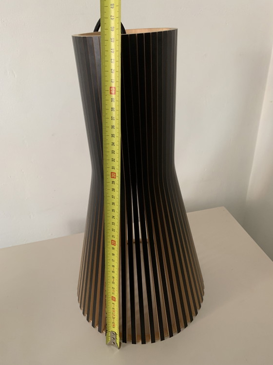 Original Secto Design 4200 Pendant Lamp – Elegant Black – Wood (photo 11 of 13)