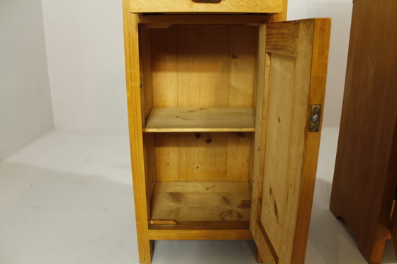 Image 1 of Mesitas de noche de arte popular bohemio, década de 1920, juego de 2